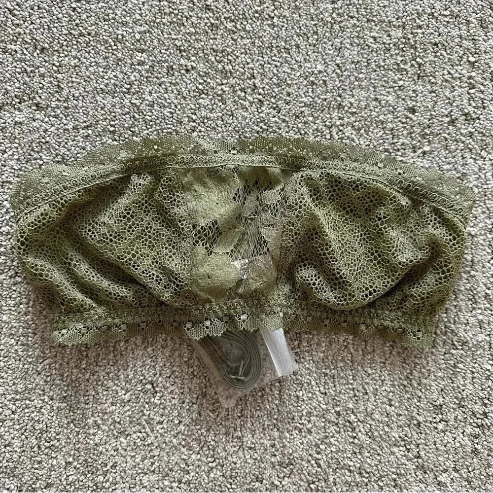Victoria’s Secret Lace Bralette Small